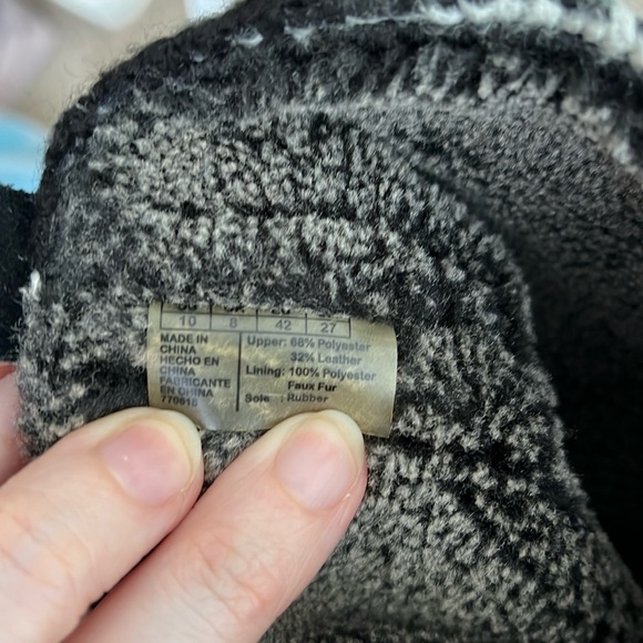 Toms Black and Gray Winter Boots - Picture 2 of 10